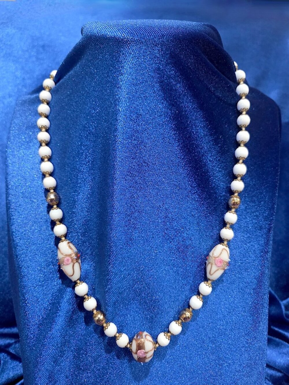 Vintage White Murano Venetian Glass Wedding Cake Bead Necklace